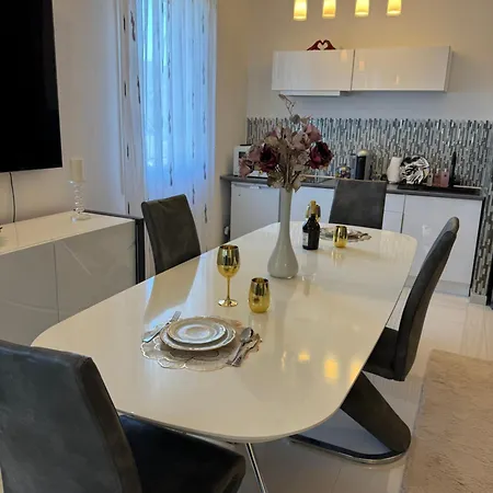Maison Ariana Apartment